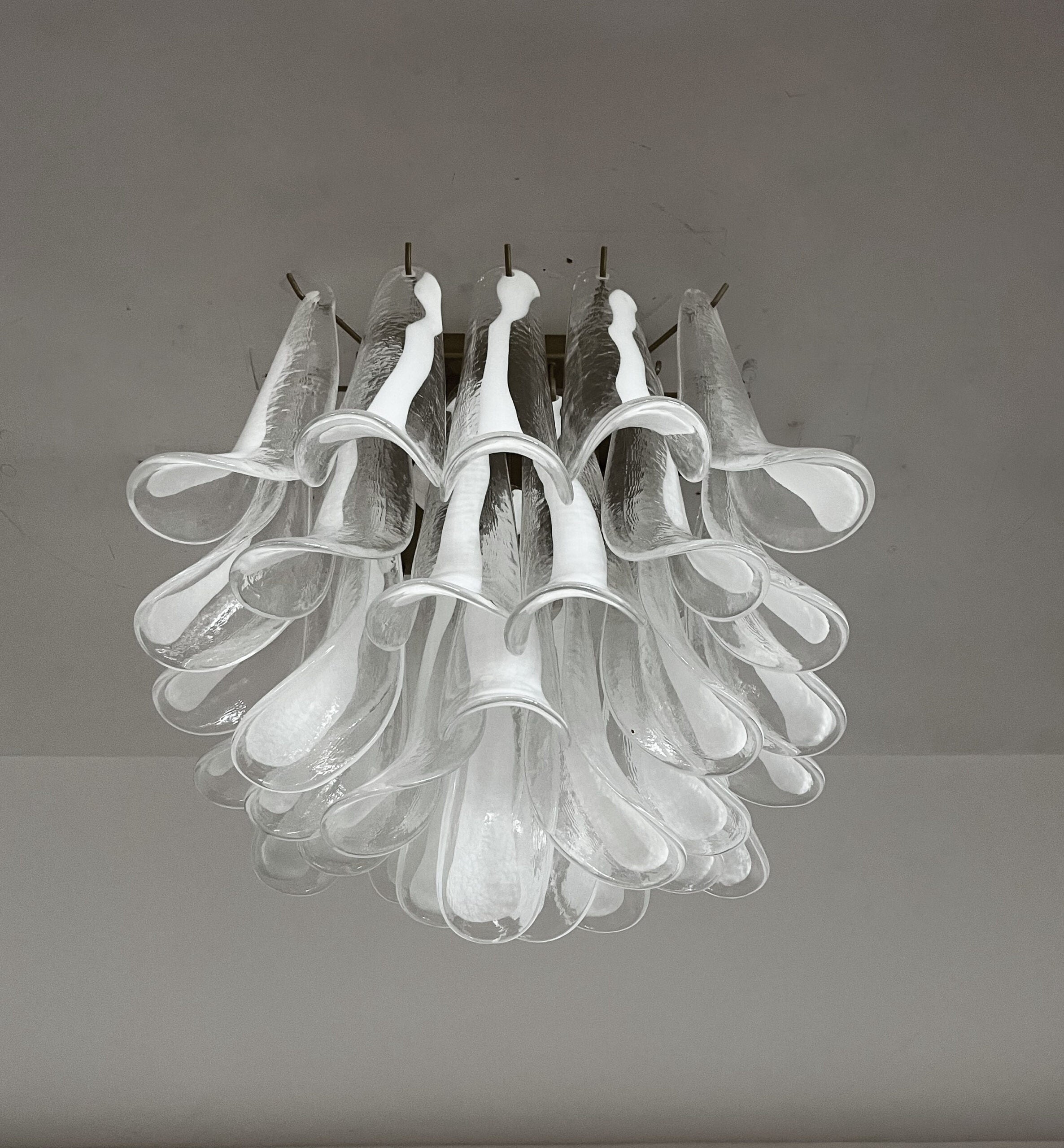 Murano Plafondlamp – 32 Helder, Wit Bloemblaadjeglas – detail 2 – Murano Classics