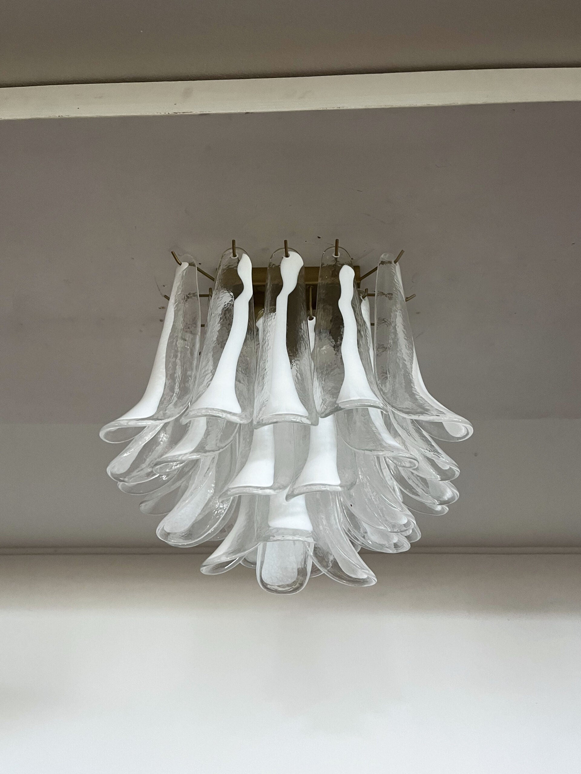 Murano Plafondlamp – 32 Helder, Wit Bloemblaadjeglas – detail 3 – Murano Classics