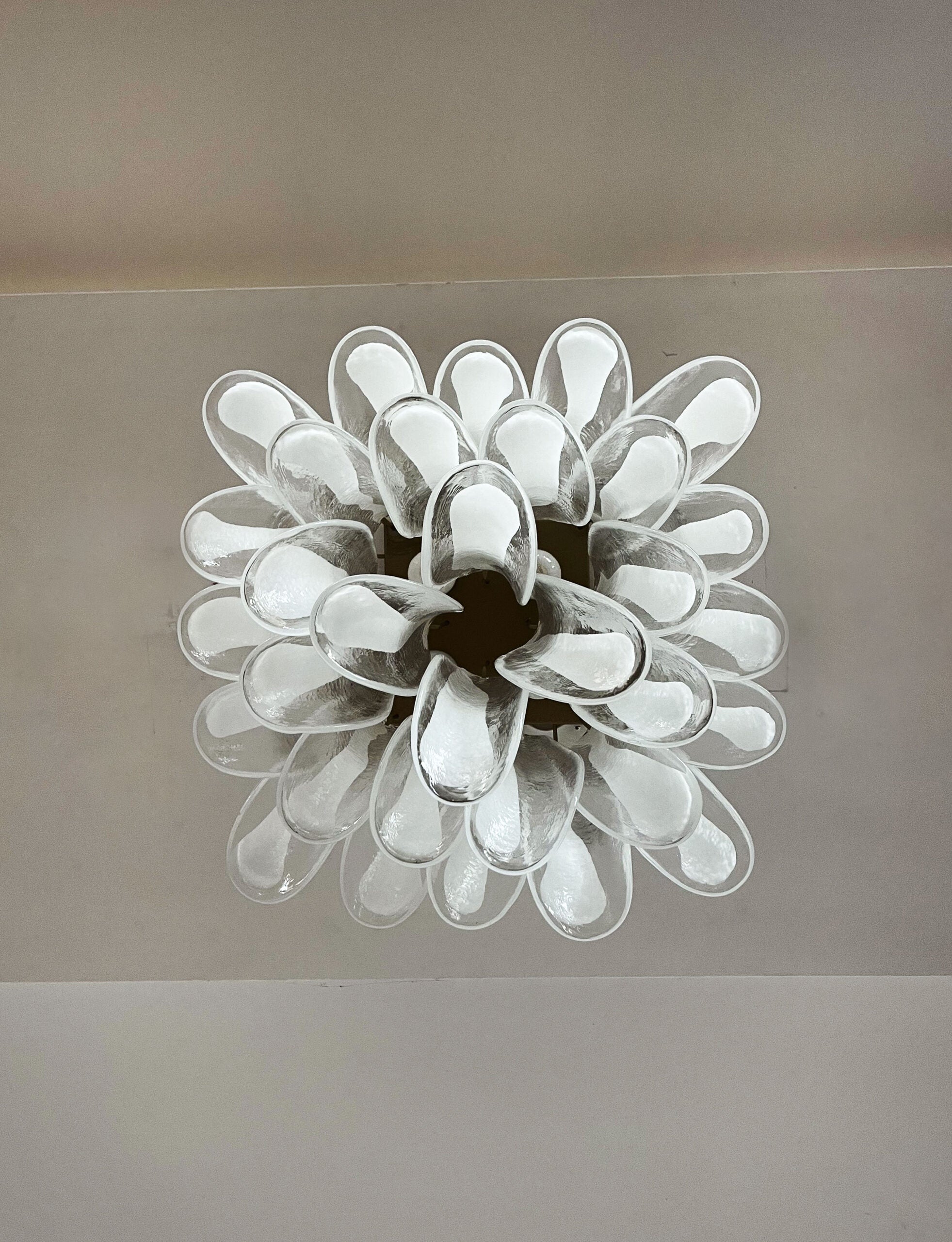 Murano Plafondlamp – 32 Helder, Wit Bloemblaadjeglas – detail 1 – Murano Classics