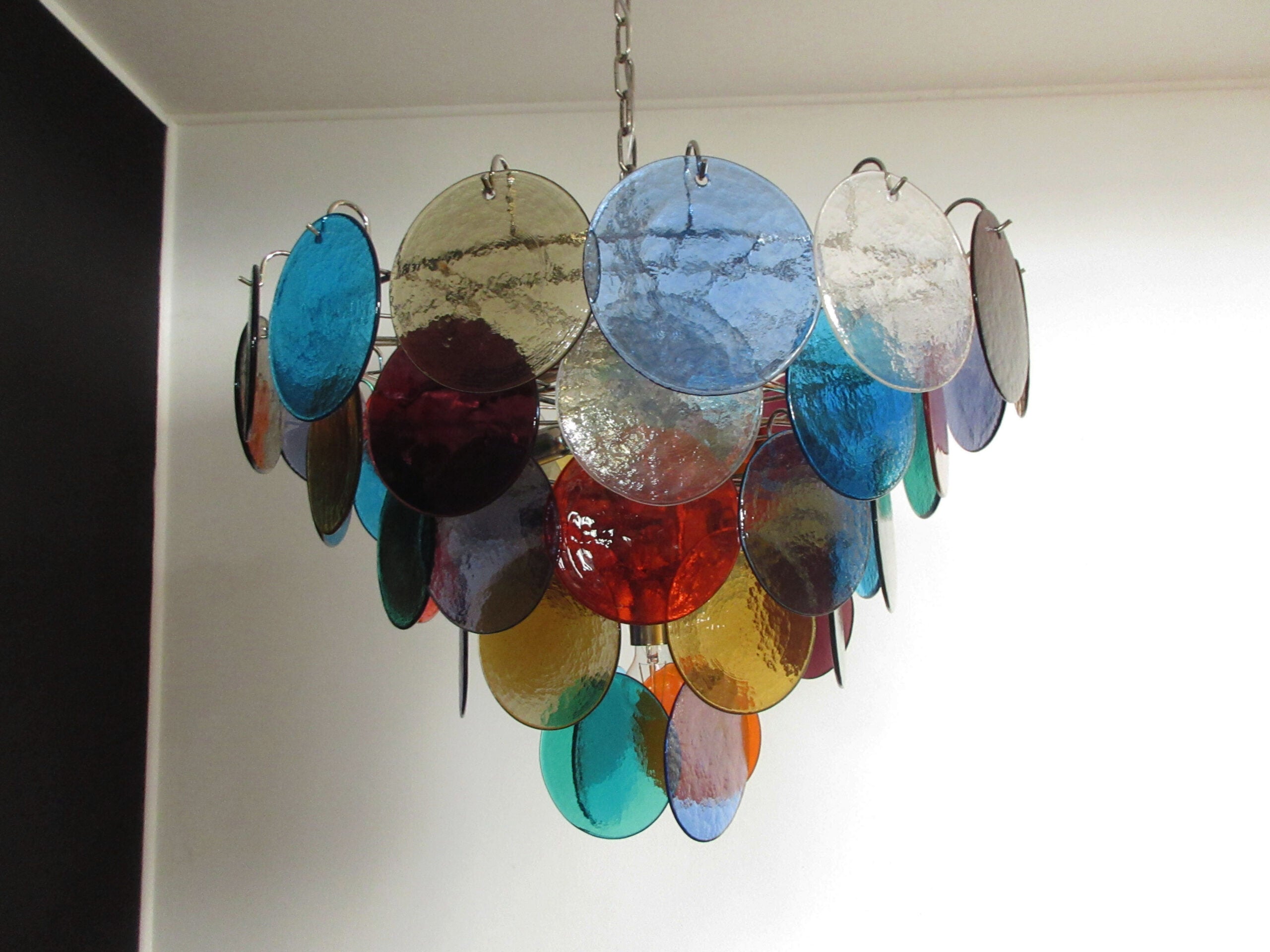 Lampadario Murano – 50 Elementi in Vetro a Dischi Multicolore – Murano Classics