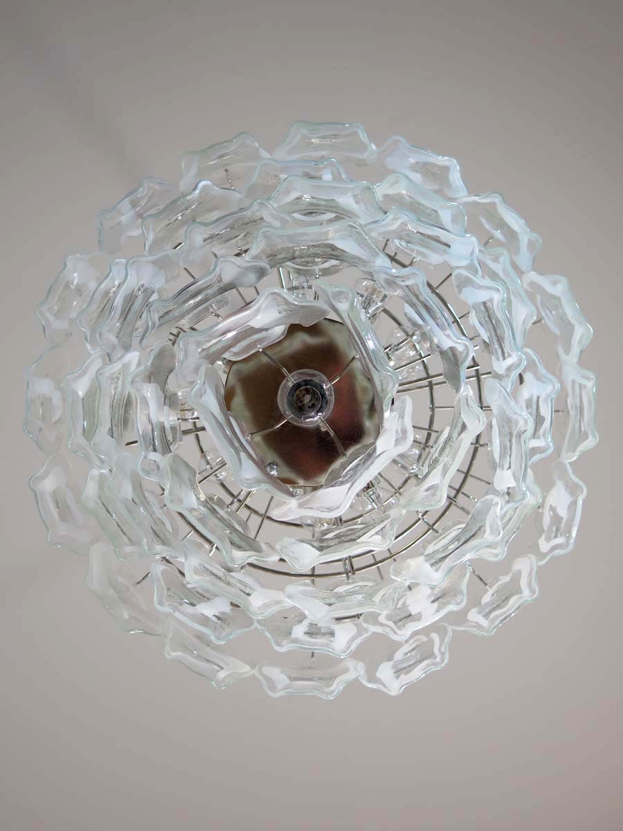Murano Kroonluchter – 50 Witte Crostoliglazen – detail 1 – Murano Classics