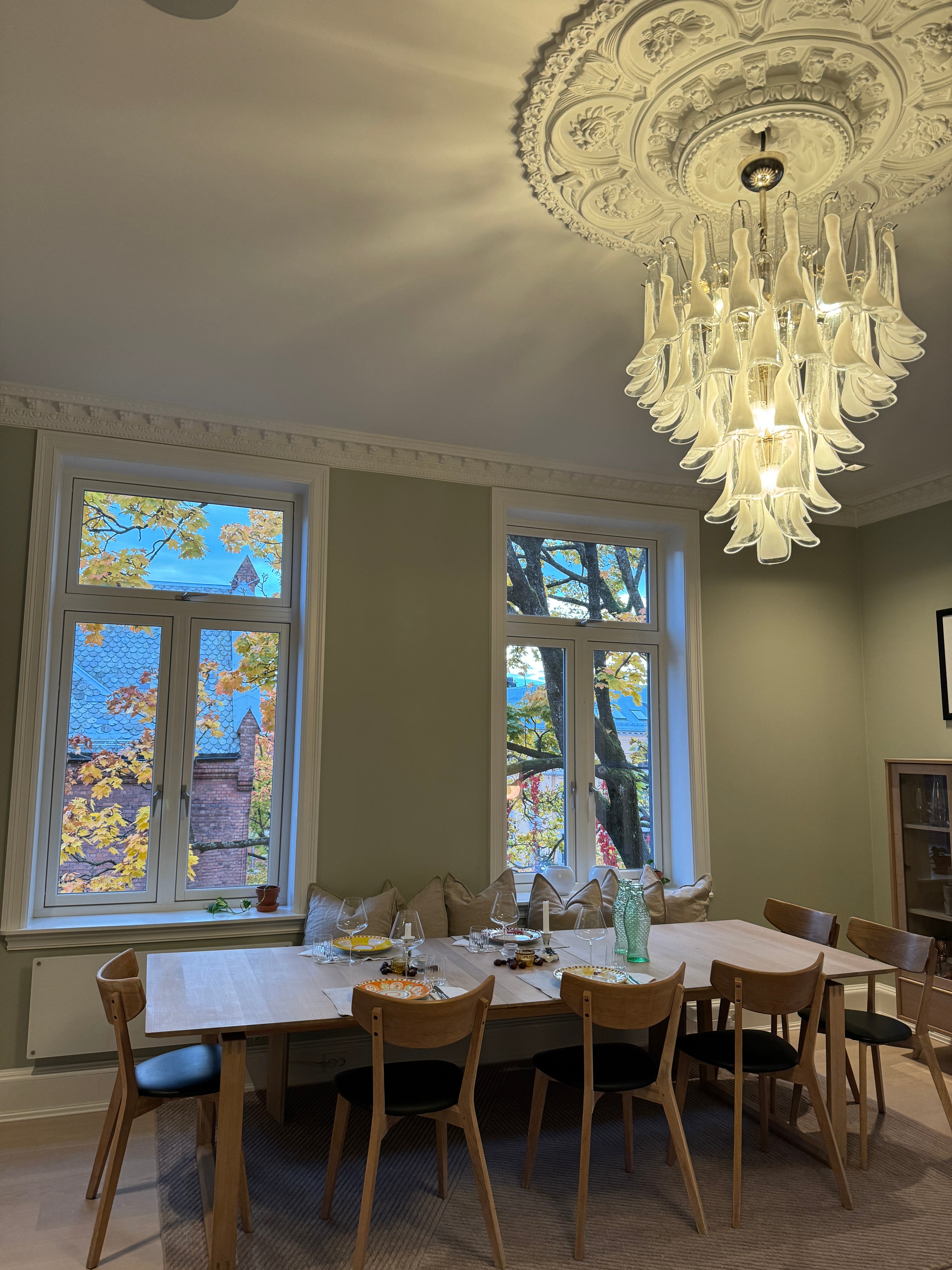 Murano Chandelier – 52 White Petal Glass – detail 3 – Murano Classics