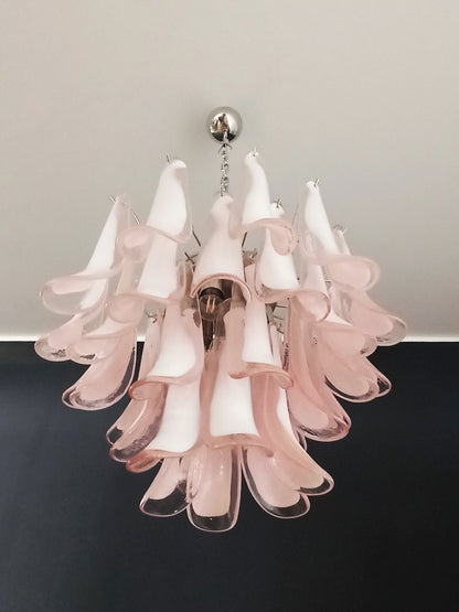 Murano Lysekrone | 36 Rosa Hvite Lattimo Konglebladglass