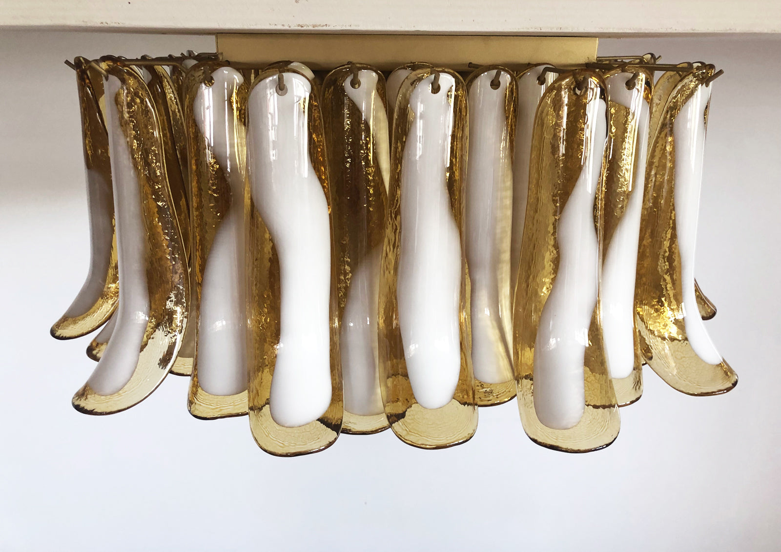 Murano Deckenlampe – 64 Karamel Blütenblattglas – Detail 3 – Murano Classics