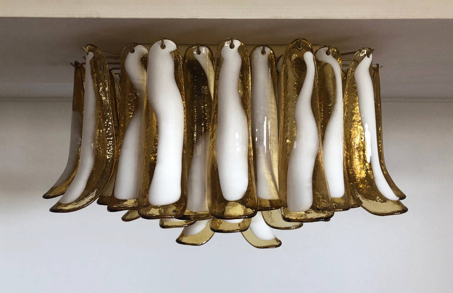 Murano Taklampe – 64 Karamel Konglebladglass – Murano Classics