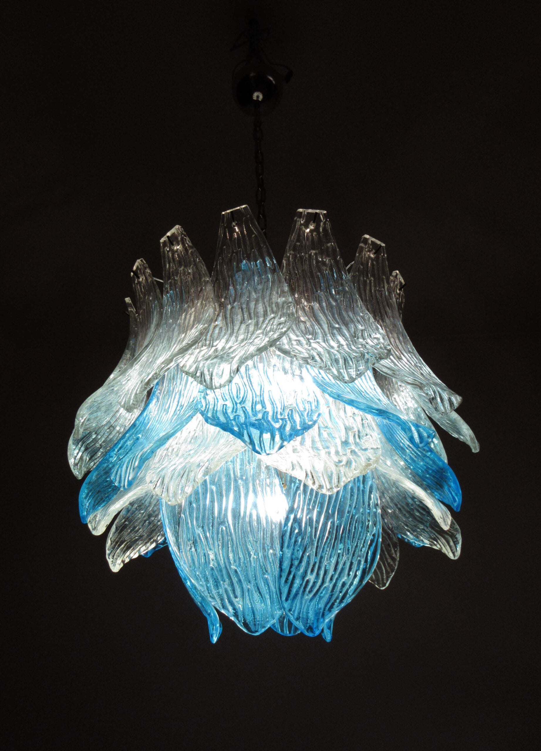 Lustre Murano – 38 Verres Crostoli Bleus – détail 7 – Murano Classics