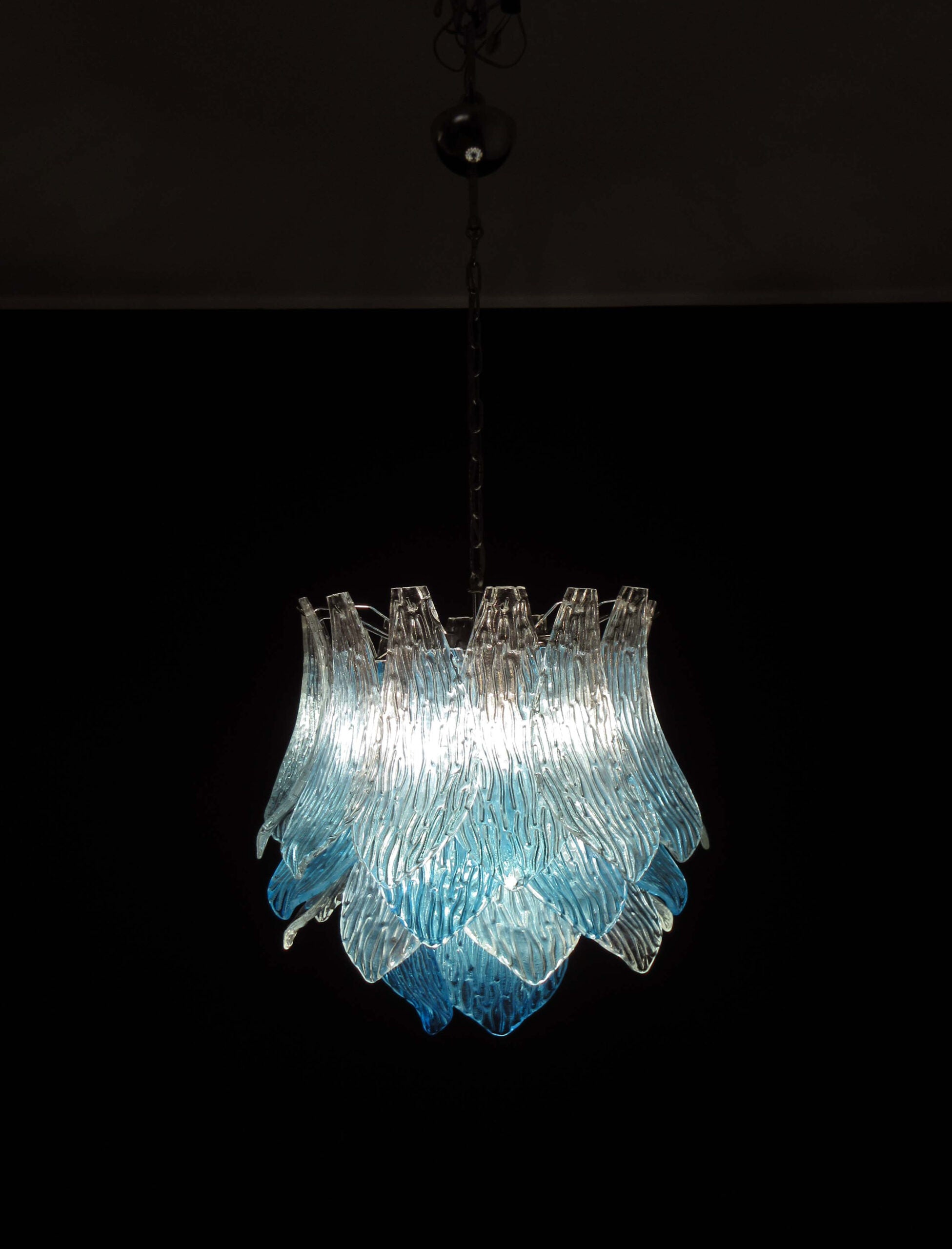Lustre Murano – 38 Verres Crostoli Bleus – détail 11 – Murano Classics