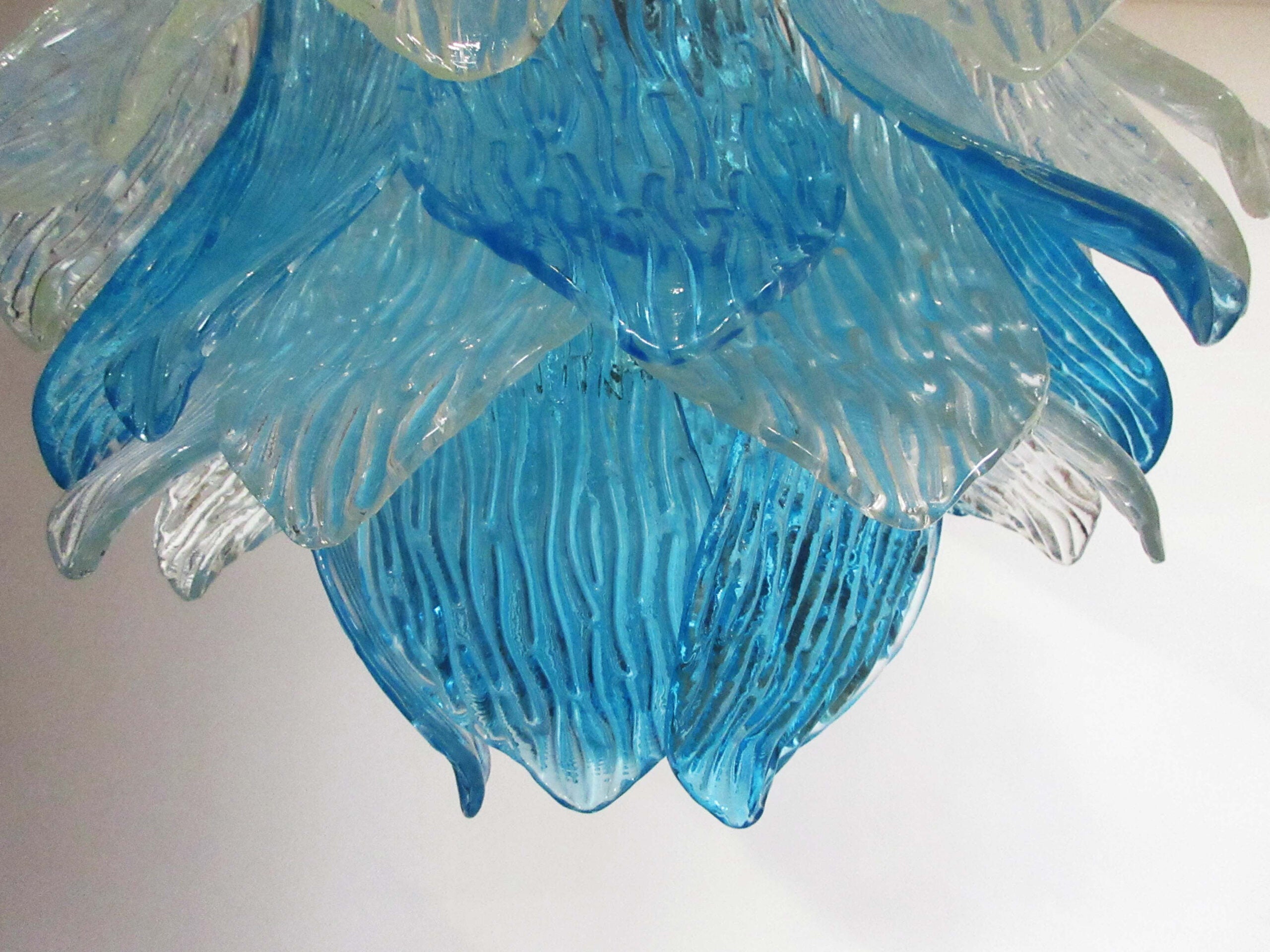 Lustre Murano – 38 Verres Crostoli Bleus – détail 4 – Murano Classics