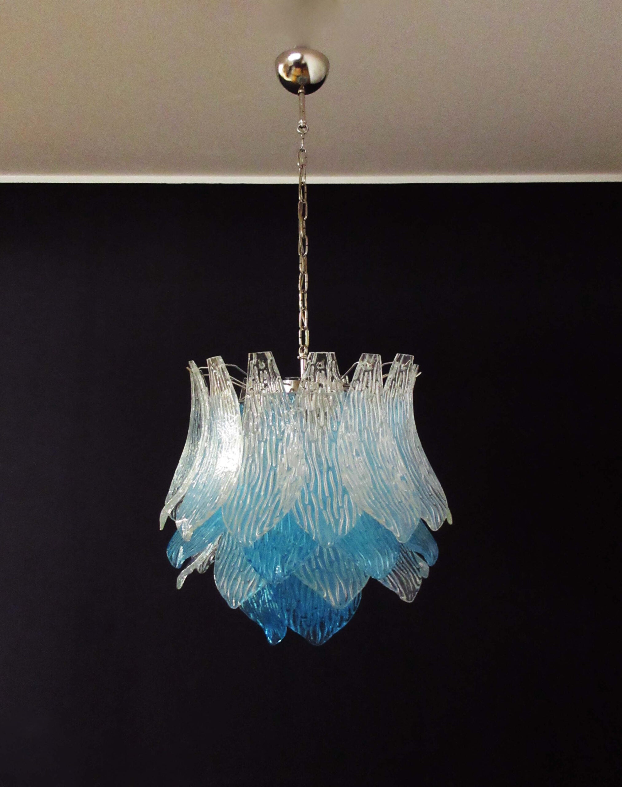 Lustre Murano – 38 Verres Crostoli Bleus – détail 2 – Murano Classics