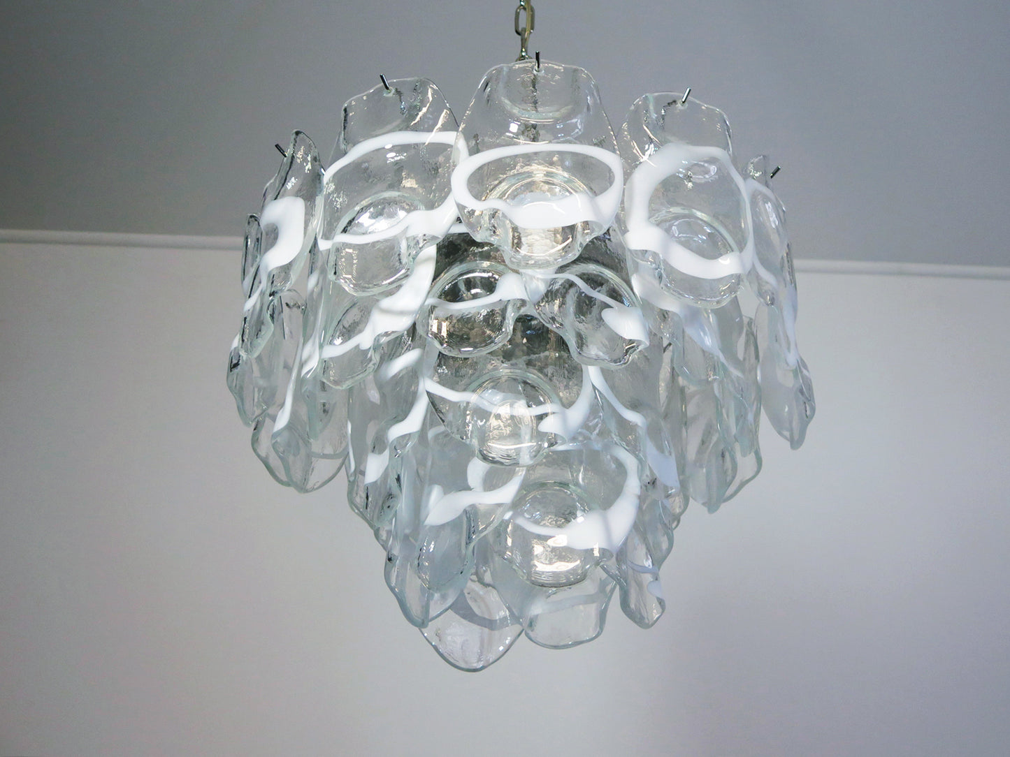 Murano Lysekrone | 36 Hvite Crostoliglass