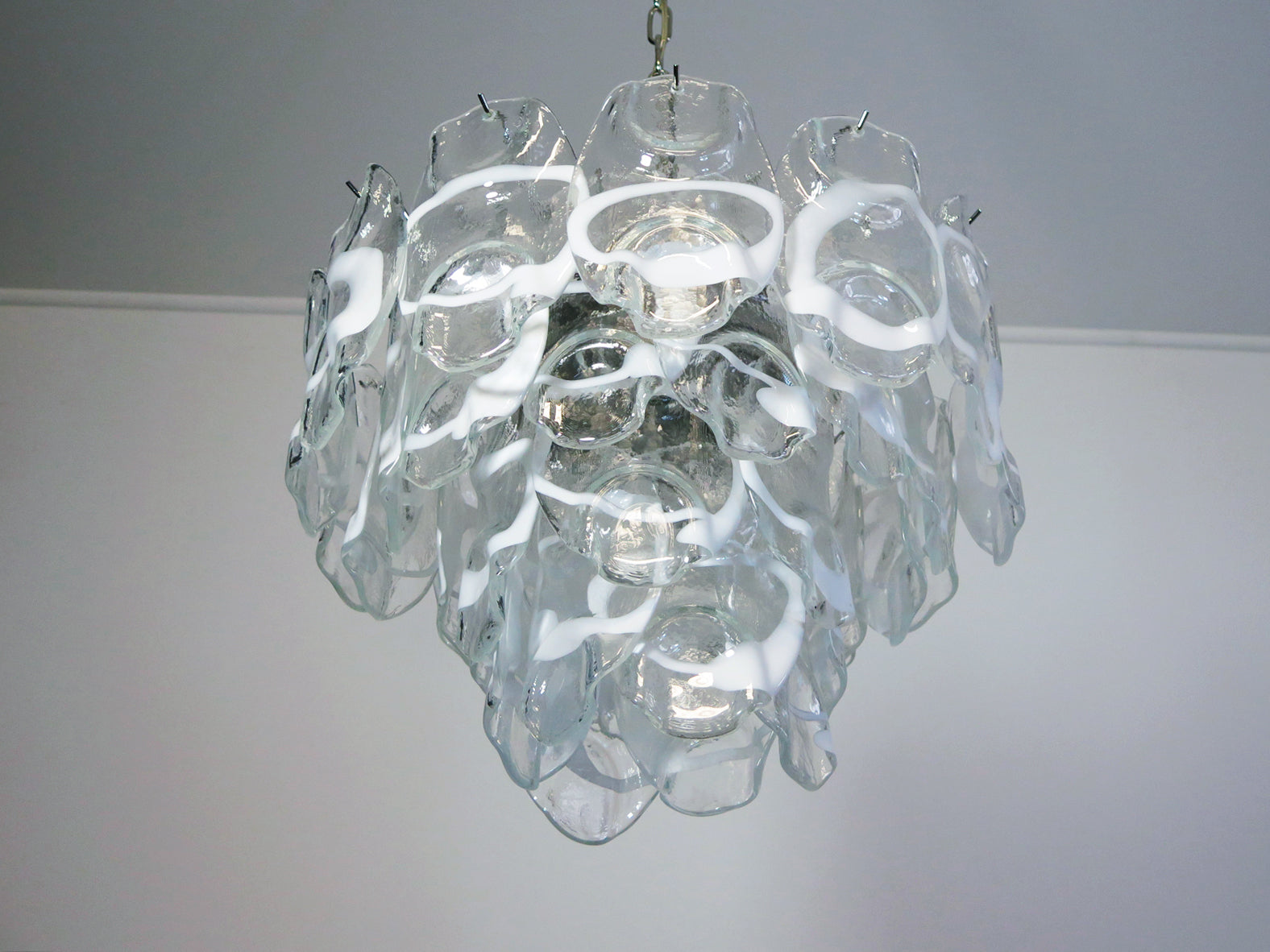 Murano Lysekrone | 36 Hvite Crostoliglass